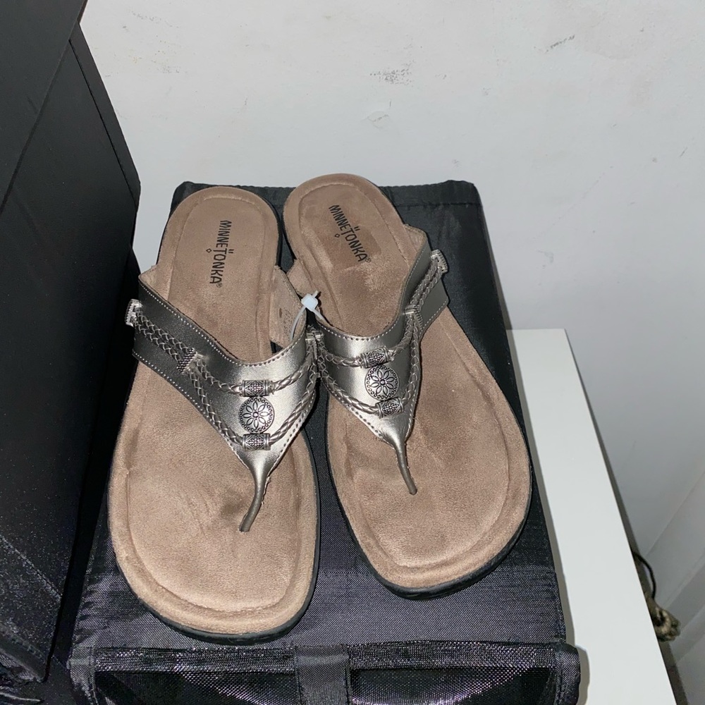 MinneTonka Men’s Size 11 leather Suede Flip Flops